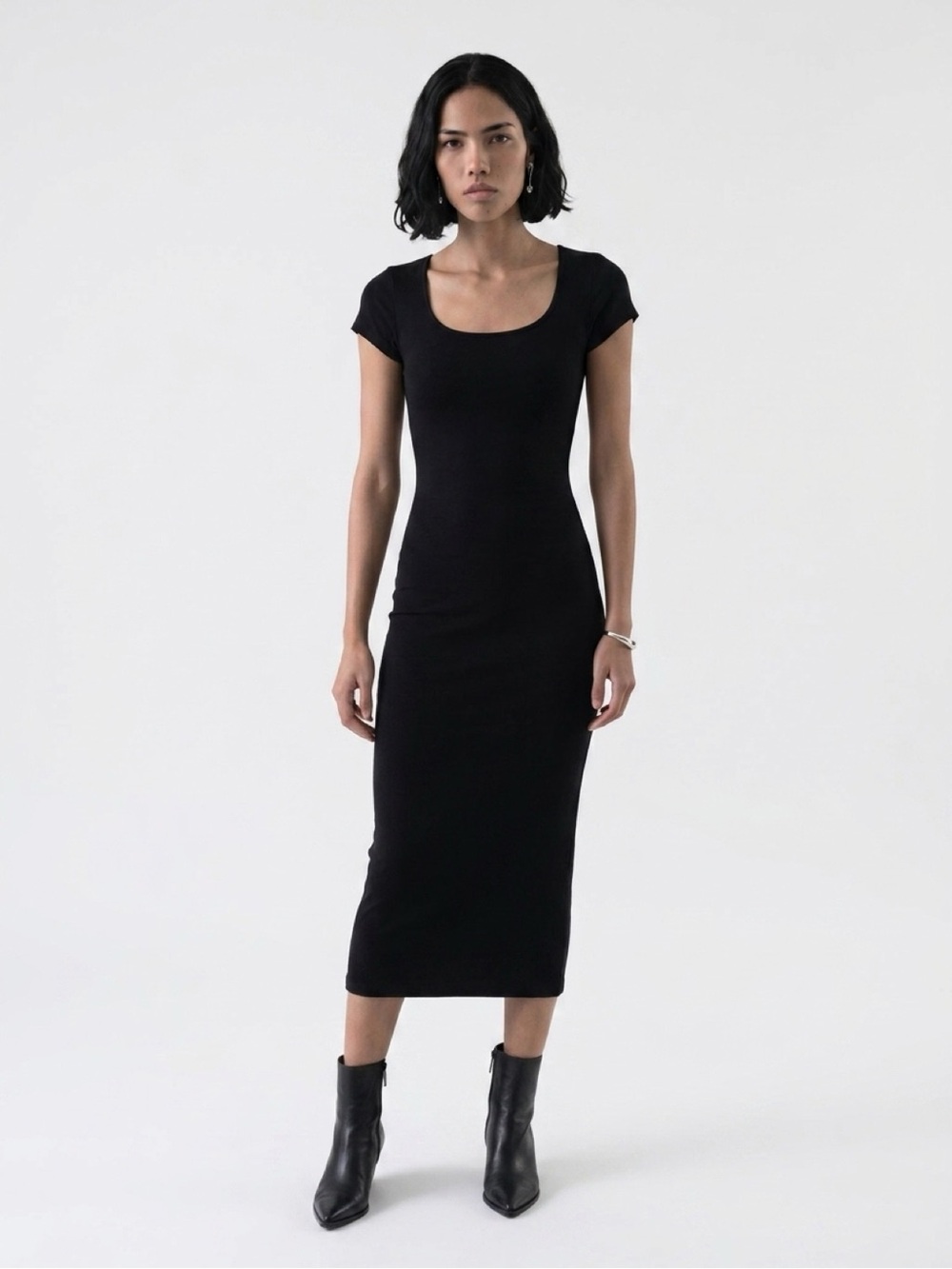 Classic Black Cap-Sleeve Dress❤️
